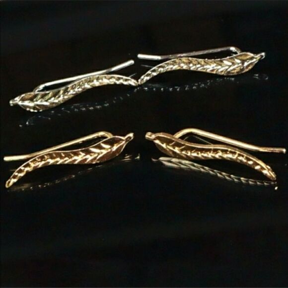 NEW Unique Gold Leaf Earrings Ear Climber - Picture 2 of 3